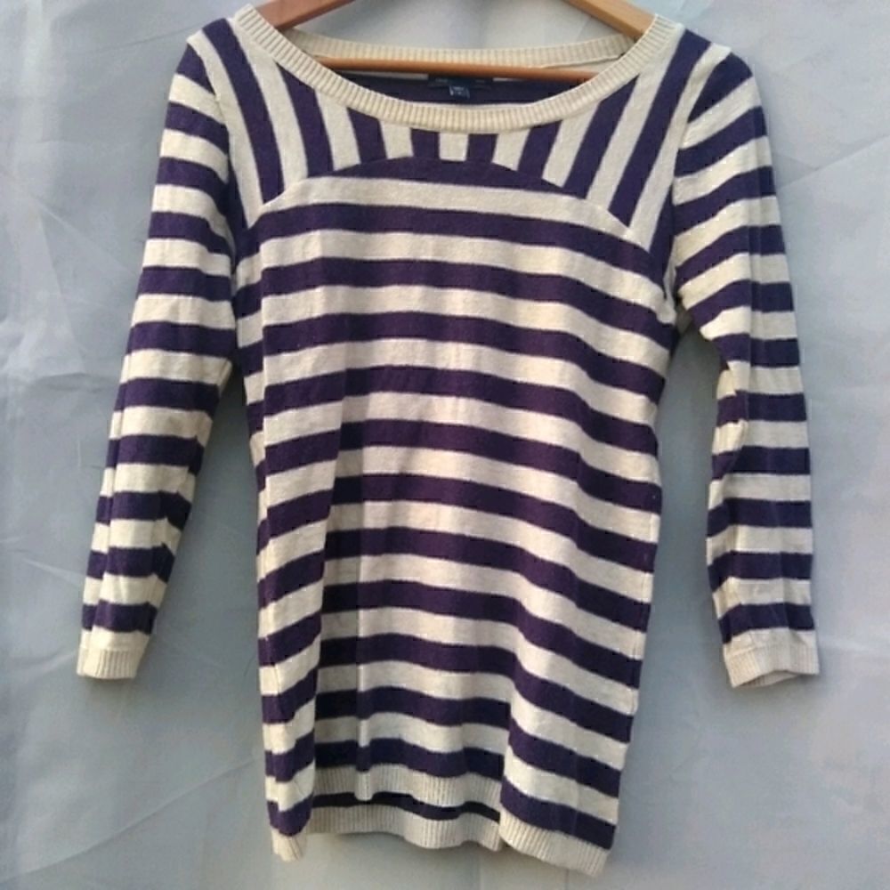 Gap sweater